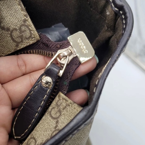 ****SOLD*****GUCCI oversized tote. - Picture 7 of 9